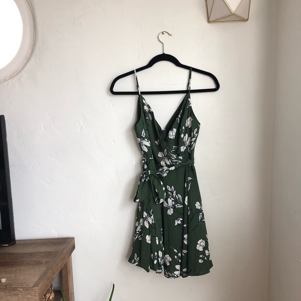NWT Evergreen Floral Wrap Dress - Size Small